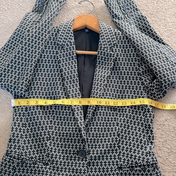 Express Blazer Black & White Beautiful Pattern Size 6 - Picture 9 of 10